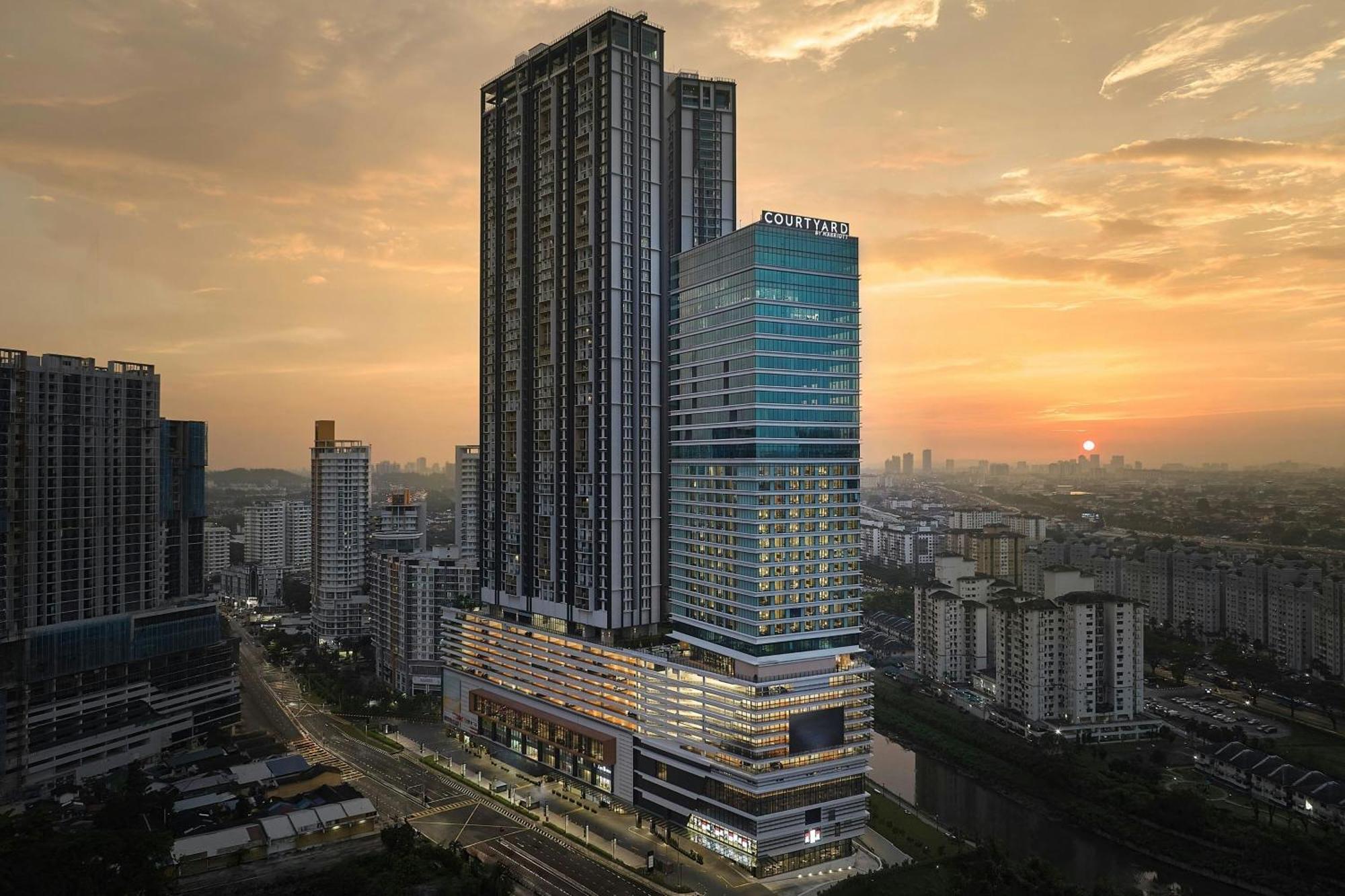 Готель Courtyard By Marriott Kuala Lumpur South Екстер'єр фото